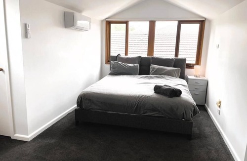 Brighton East House | Comfy 5 Bedroom retreat stay at Melbourne!