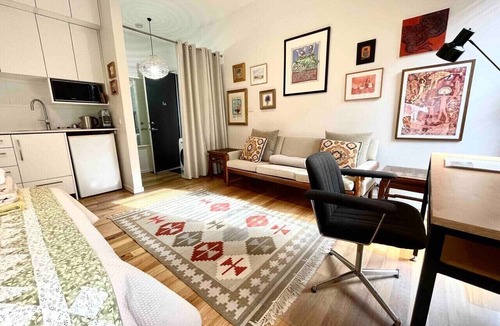 Fitzroy Apartment | Comfy and bright apartment .when location counts