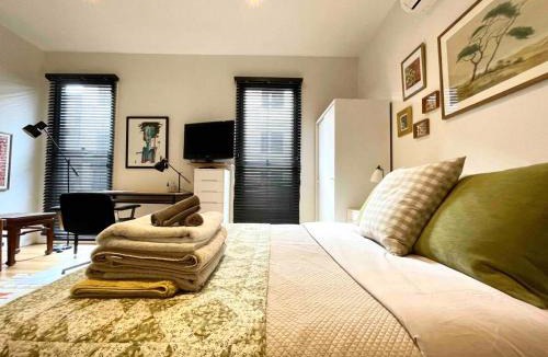Fitzroy Apartment | Comfy and bright apartment, when location counts
