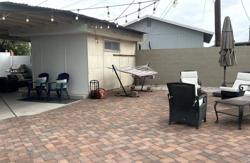 Townsite House | Comfy & Cozy - walk to Water Street!