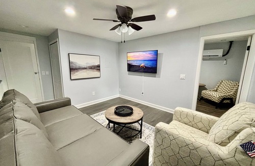 Oxford Apartment | Completely renovated apartment that is located in the heart of Downtown Oxford!