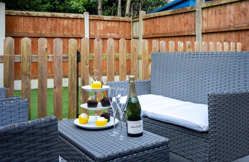 Rowley Regis House | Contractors | Family home 𝙁𝙍𝙀𝙀 Netflix,𝙁𝙖𝙨𝙩 WiFi, near Dudley/Birmingham