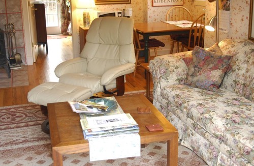 Ferndale Cottage | Copenhagen Suite voted the best place to relax and enjoy the redwoods & Ferndale
