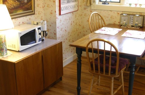 Ferndale Cottage | Copenhagen Suite voted the best place to relax and enjoy the redwoods & Ferndale