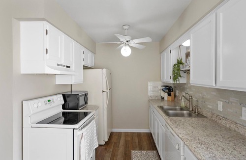 Southwyck House | Corporate Housing Townhouse Cozy yet spacious with finished basement.