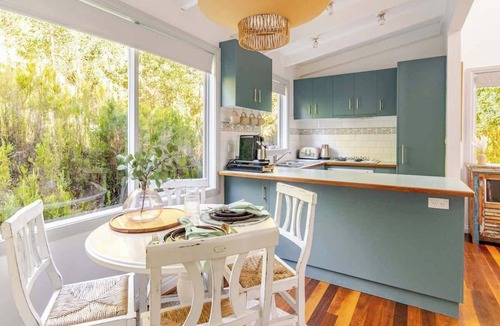 Kalorama Cottage | Cosy 2 Bedroom Cottage with spabath and fireplace