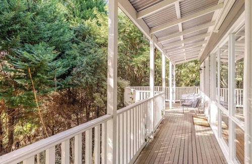Kalorama Cottage | Cosy 2 Bedroom Cottage with spabath and fireplace