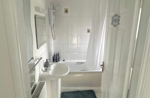 Birmingham House | Cosy 3-Bed Retreat - Garden, Parking & Bbq
