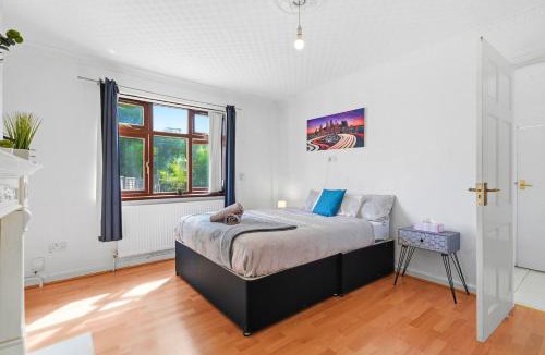 Oldbury House | Cosy 4 Bedroom Birmingham