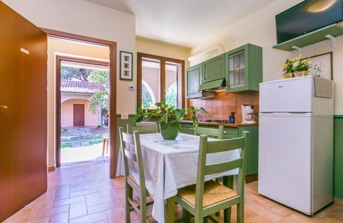 Scarlino Apartment | Cosy apartment for 4 people with A/C, WIFI, pool, TV and terrace