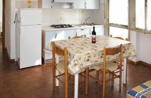 Cecina Apartment | Cosy apartment for 6 guests with A/C, WIFI, pool, TV, patio and pets allowed