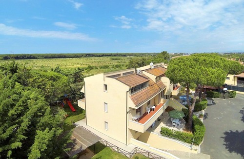 Cecina Apartment | Cosy apartment for 6 guests with A/C, WIFI, pool, TV, patio and pets allowed