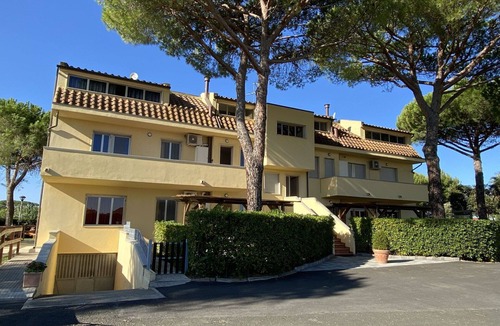 Cecina Apartment | Cosy apartment for 6 guests with A/C, WIFI, pool, TV, patio and pets allowed