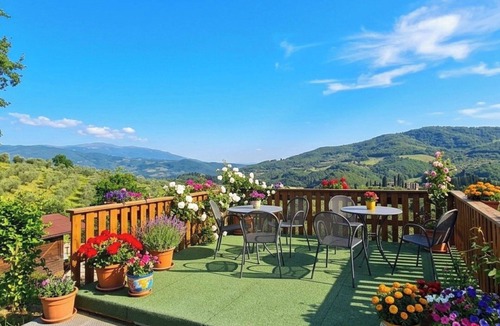 Montebonello Apartment | Cosy apartment for 11 people with WIFI, private pool and pets allowed