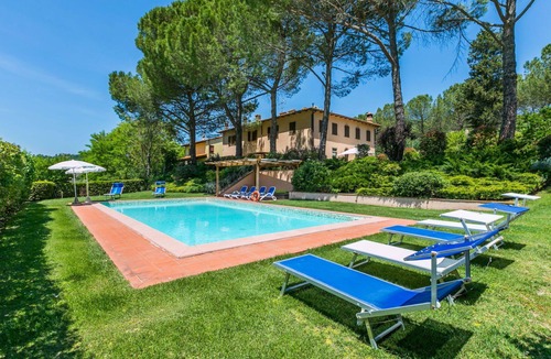 Montespertoli Villa | Cosy apartment in villa with WIFI, pool, TV, patio, pets allowed and panoramic view