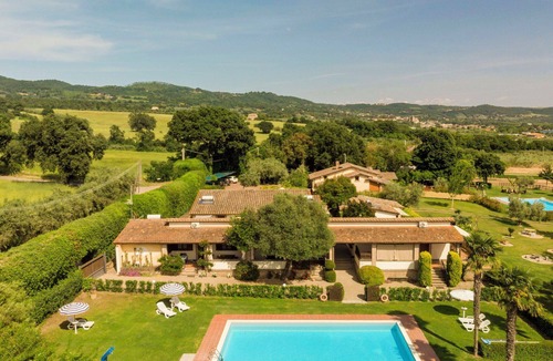 Bolsena Villa | Cosy apartment in villa for 6 guests with pool, WIFI, TV, terrace and pets allowed