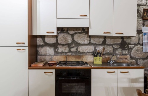 Bagnoregio Villa | Cosy apartment in villa for 8 people with WIFI, pool, TV, patio and pets allowed