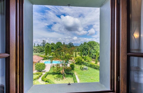 Fucecchio Villa | Cosy apartment in villa for 10 guests with hot tub, private pool, WIFI, A/C, TV and pets allowed