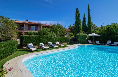 Poderi Villa | Cosy apartment in villa with WIFI, private pool, hot tub, TV, patio, pets allowed, panoramic view