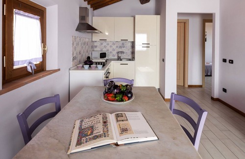 Puntoni House | Cosy apartment in villa for 4 people with WIFI, hot tub, pool, A/C, TV and panoramic view