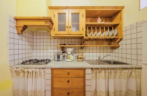 San Michele di Moriano Villa | Cosy apartment in villa for 3 people with pool, A/C, WIFI, TV and terrace