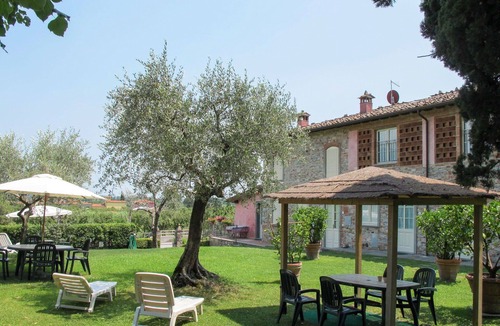 San Michele di Moriano Villa | Cosy apartment in villa for 3 people with pool, A/C, WIFI, TV and terrace