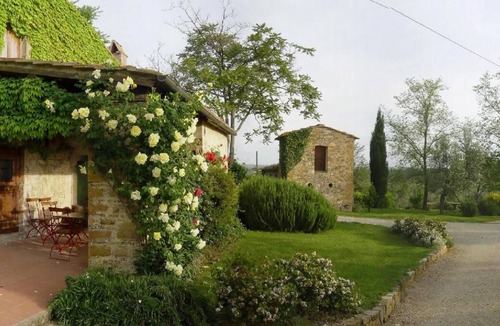 Barberino Tavarnelle Apartment | Cosy Blue flat with garden