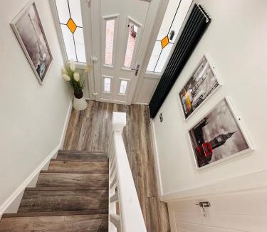 Cradley House | Cosy En-Ensuite Private Room with own Kitchenette in Birmingham - Halesowen R2