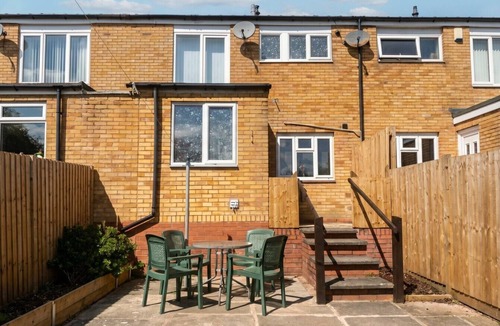 Cradley House | Cosy family home with garden, parking and M5 access