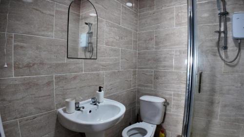 Edgbaston Apartment | Cosy, Newly Refurbished Studio with Private Off-Suite Bathroom& Parking