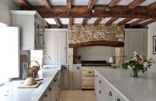 Upper Oddington House | Cotswold Cottage near Daylesford | Pub & log burner
