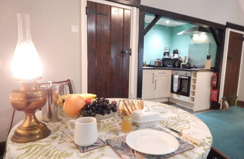 Hinton Apartment | Cotswold Country Studio (Drake) | Fast WiFi, Kitchen, Near M4 for Bristol & Bath