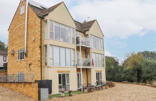 Bourton-on-the-Water House | COTSWOLD VIEW, family friendly in Bourton-On-The-Water
