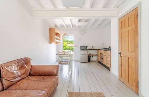 Keynsham Cottage | Cottage Bellflower Bath