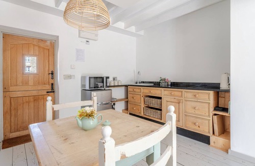Keynsham Cottage | Cottage Bellflower Bath