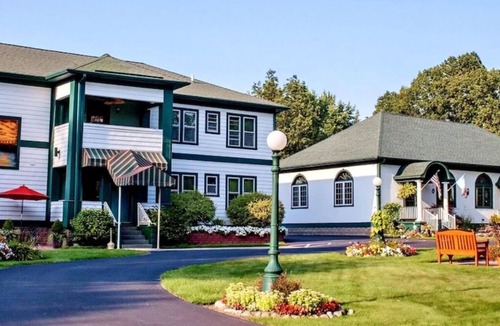 South Haven Cottage | Cottage C @ the Victoria Resort Bed & Breakfast, #1 Rated Google & Trip Advisor