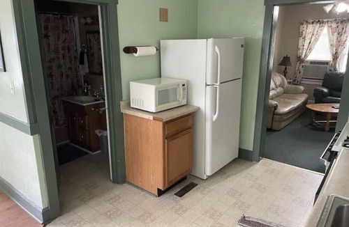 South Haven Cottage | Cottage E @ the Victoria Resort Bed & Breakfast, #1 Rated Google & Trip Advisor