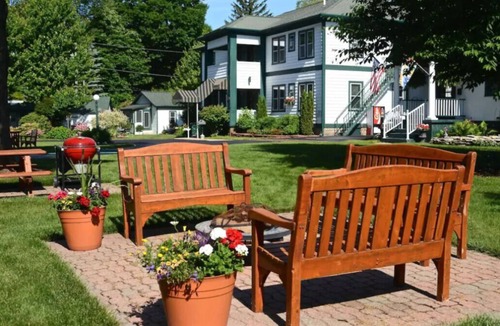 South Haven Cottage | Cottage E @ the Victoria Resort Bed & Breakfast, #1 Rated Google & Trip Advisor