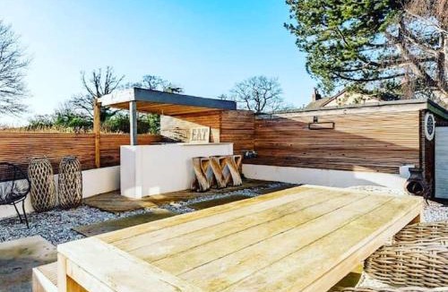Ockbrook House | Cottage-outdoor bar-fire pit-PETS NEC