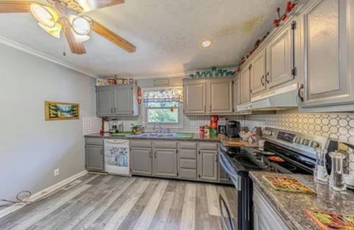 Inglefield House | Country Homeplace 4-bedroom Pool Hot tub pets ok Near Toyota