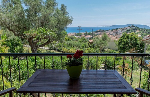 Foinikounta House | Country House 'No 2 Holiday Home 4 Adults' with Sea View, Wi-Fi and Air Conditioning