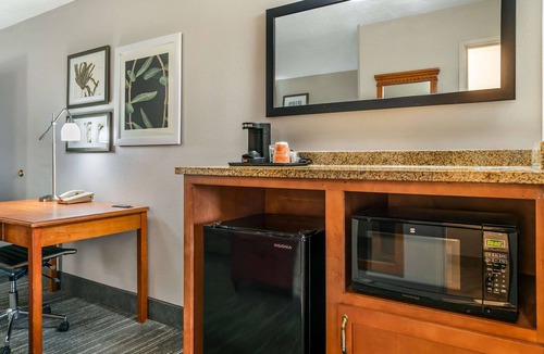 Rossford Hotel | Country Inn & Suites by Radisson, Rossford - Toledo South