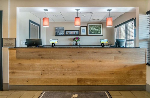 Rossford Hotel | Country Inn & Suites by Radisson, Rossford - Toledo South
