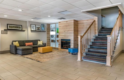 Rossford Hotel | Country Inn & Suites by Radisson, Rossford - Toledo South