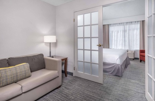 Maumee Hotel | Country Inn & Suites by Radisson, Maumee - Toledo