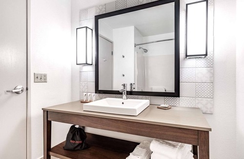 Maumee Hotel | Country Inn & Suites by Radisson, Maumee - Toledo