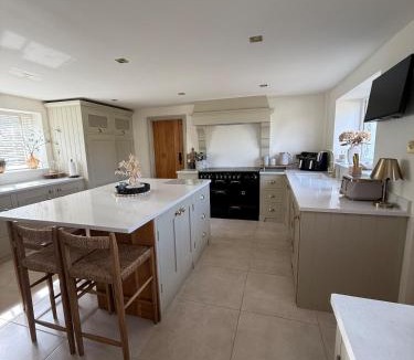 Belluton House | Countryside escape with hot tub & open fire
