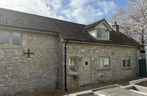 Belluton House | Countryside escape with hot tub & open fire