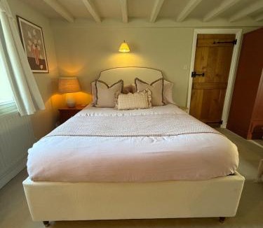 Belluton House | Countryside escape with hot tub & open fire