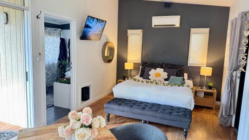 Cowes Villa | Couple's Spa Retreat Resort Villa with complimentary champagne upon arrival
